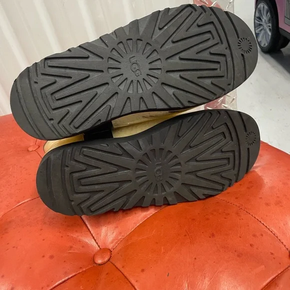 UGG  Cream and Black Boots - Picture 8 of 8